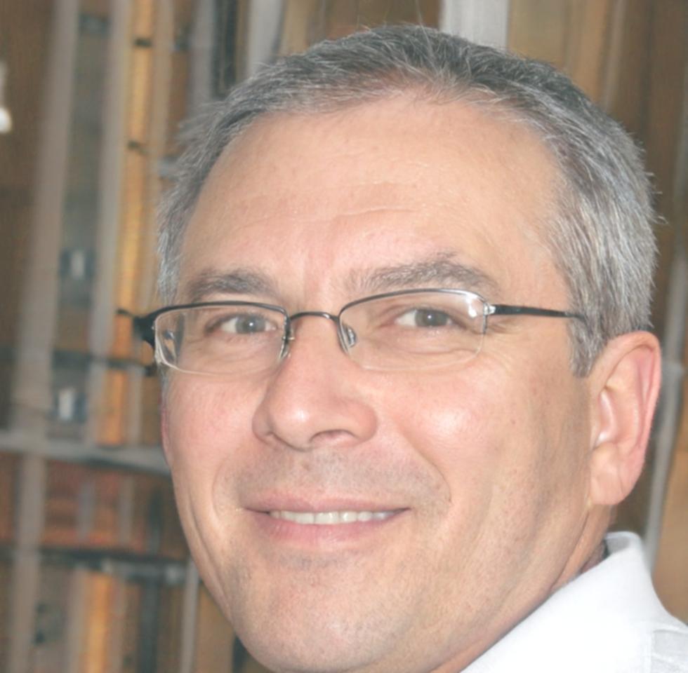 Portrait de Marc Dubois, expert en finance pratique